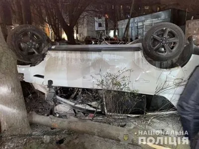 В Одессе произошла смертельная авария: водитель врезался в дерево