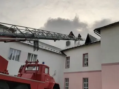 На Прикарпатье произошел пожар в COVID-больнице: эвакуировали 37 человек