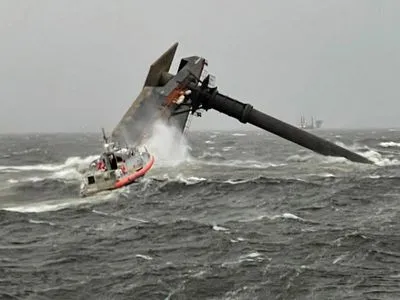 У США під час шторму перекинувся човен: одна людина загинула, 12 зникли безвісти