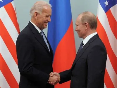 У Росії відреагували на пропозицію про зустріч Путіна і Байдена