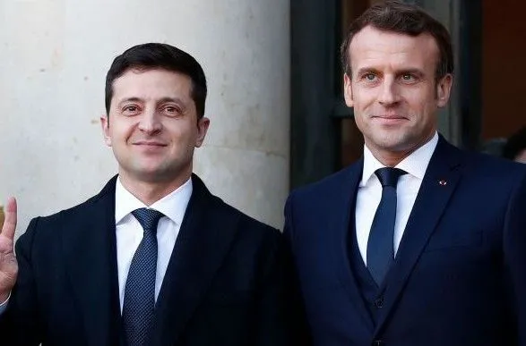 Зеленский и Макрон в Париже собрались на встречу "тет-а-тет"