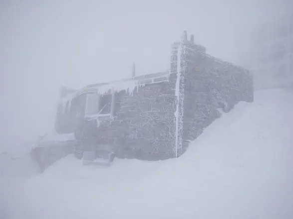 Гору Поп Иван Черногорский снова засыпает снегом