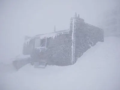 Гору Піп Іван Чорногірський знову засипає снігом