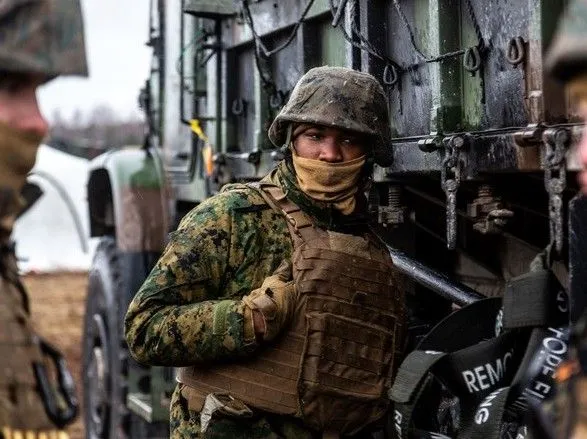 Після сплаху випадків COVID-19 серед військових Канада призупинила навчальну місію в Україні