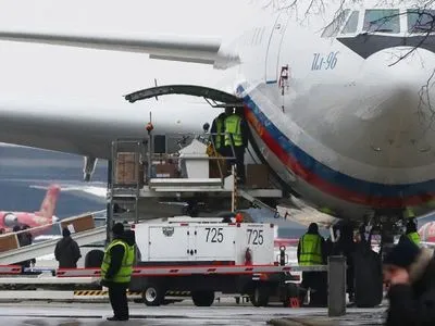 Самолет Ил-96 авиапарка президента РФ прибыл в Прагу для вывоза высланных российских дипломатов