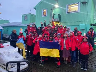 Учасники 25-ї антарктичної експедиції розпочали шлях додому зі станції "Академік Вернадський"