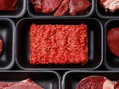 Єврокомісія обговорює заборону на рекламу червоного м'яса