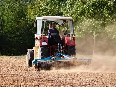 Ринок землі веде до латифундизації: експерт про те, як простий фермер залишиться ні з чим