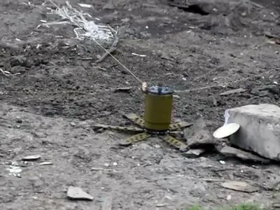 Генштаб: оккупанты сбрасывают запрещенные мины ПОМ-2 в жилых районах и у КПВВ