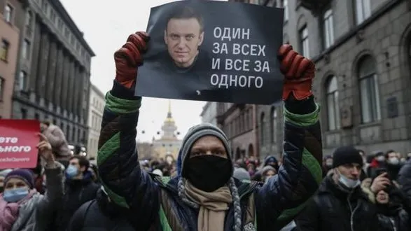 В поддержку Навального: в России продолжаются массовые акции протеста, задержаны более 400 человек