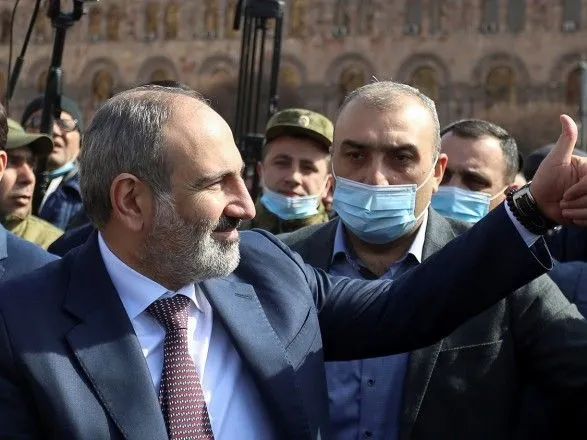 Пашинян покинул город на юге Армении после того, как местные жители вышли ему на встречу