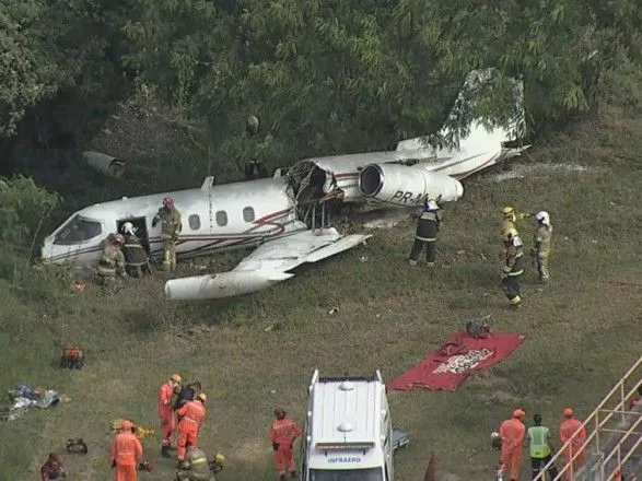 В Бразилии при посадке разбился самолет: есть погибший