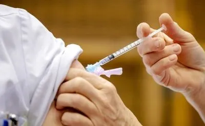 Иностранные жители Японии ездят за границу вакцинироваться