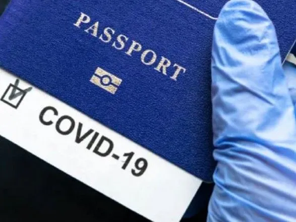 В Англії обіцяють видавати COVID-паспорти уже в травні