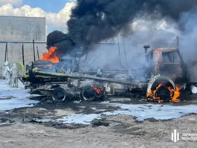 У Луганській області на території в/ч горіли бензовози. Трьох військових з опіками - госпіталізували