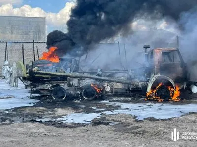 У Луганській області на території в/ч горіли бензовози. Трьох військових з опіками - госпіталізували