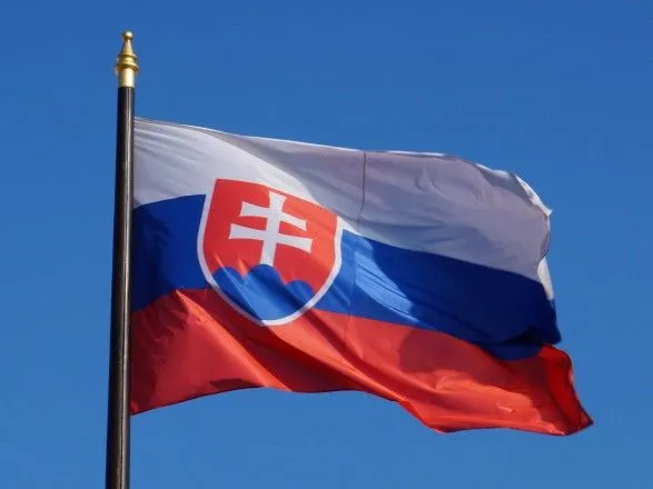 Словакия высылает трех дипломатов России в знак солидарности с Чехией - СМИ