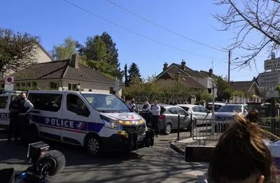 Под Парижем напали на участок и зарезали полицейскую: возбуждено дело о терроризме