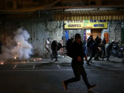 В Иерусалиме произошли массовые столкновения между евреями и палестинцами, десятки человек пострадали