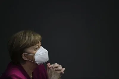 Меркель закликала німців підтримати "жорсткі" коронавірусні обмеження