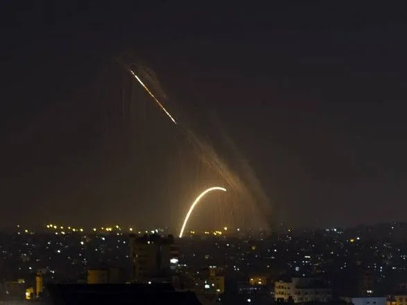 raketniy-obstril-palestintsi-iz-sektoru-gaza-vipustili-18-raket-po-izrayilyu