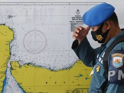 На зниклому в Індонезії підводному човні закінчився запас кисню