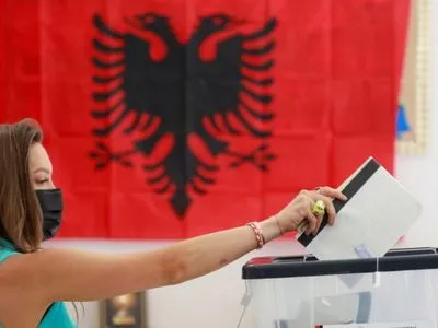 Экзит-полы выборов в Албании: лидируют социалисты, но демократы не отстают