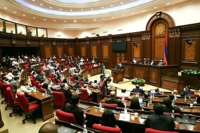 Уряд Вірменії пішов у відставку слідом за прем'єром Пашиняном