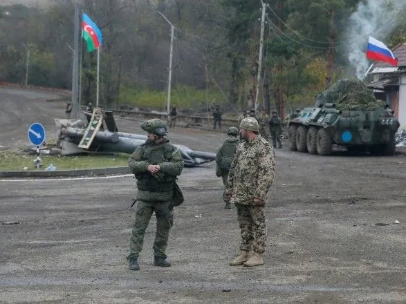 Транспорт російських миротворців підірвався на міні у Нагірному Карабасі