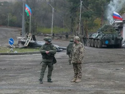 Транспорт російських миротворців підірвався на міні у Нагірному Карабасі