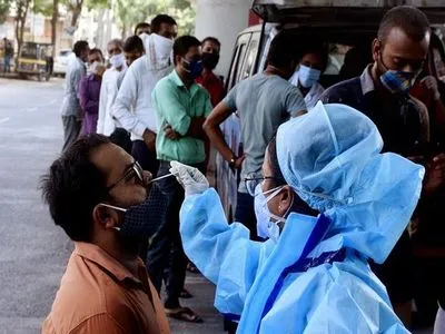 В охваченной коронавирусом Индии скандал из-за брони роскошного отеля под COVID-больницу для судей