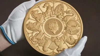 Британский королевский монетный двор изготовил самую большую в истории золотую монету. Ее вес - 10 килограммов
