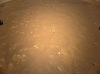 Марсіанські хроніки: вертоліт NASA Ingenuity в польоті сфотографував марсохід Perseverance