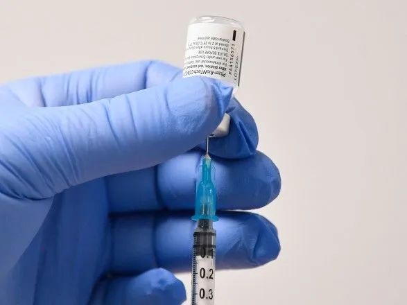 Pfizer и BioNTech подали заявки в ЕС на использование вакцины для подростков