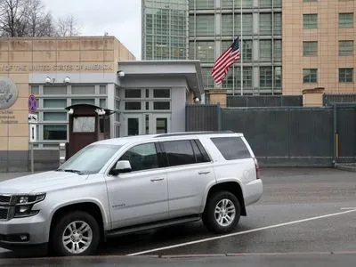 Посольство США в России перестало выдавать визы россиянам, только в "случае угрозы жизни"