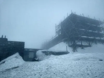 Гора Поп Иван Черногорский встретила май со снегом