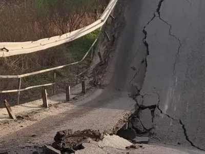 На трассе "Львов - Луцк" обрушился мост