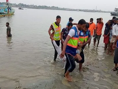 В Бангладеш при столкновении катера и баржи погибли 28 человек