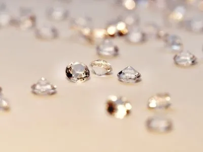 Ювелірний бренд Pandora переходить на штучні діаманти