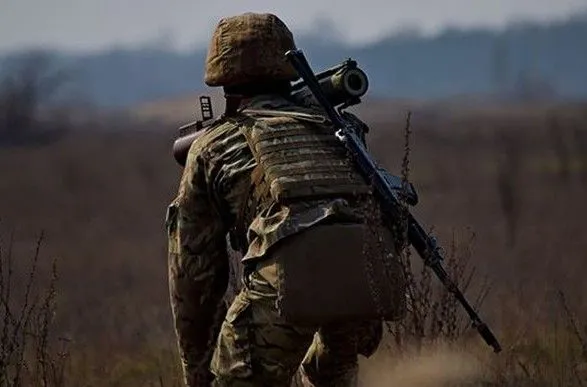 Український військовий загинув під час обстрілу на Донбасі, ще один - поранений