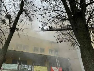 В Виннице крупный пожар в офисном здании с банком, уже нашли тело одного погибшего