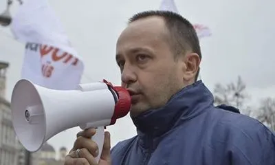 В Киеве под Кабмином жестко задержали лидера движения "SaveФоп" и его соратницу