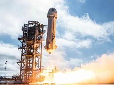 Компания Безоса Blue Origin запустит космический туристический полет