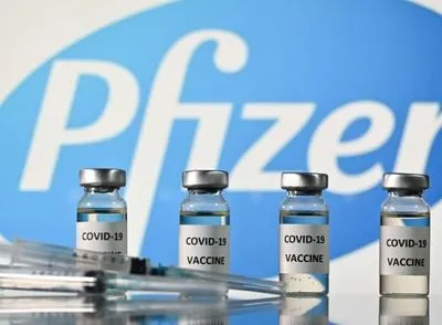 Бразилія хоче отримати від Pfizer 100 млн доз вакцини