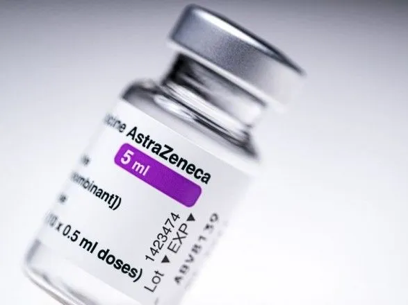 У Франції після вакцинації AstraZeneca померла людина