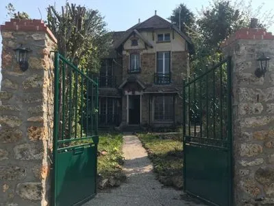 Загородный дом Мари и Пьера Кюри выставили на продажу за 790 тыс. евро