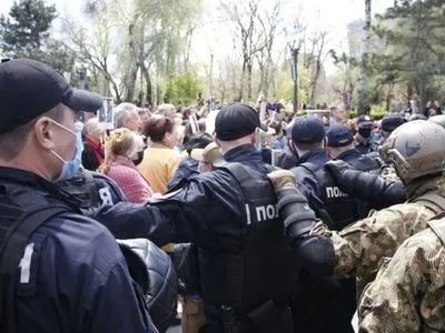 В Одессе между правоохранителями и участниками акции "Бессмертный полк" произошло столкновение: есть задержанные