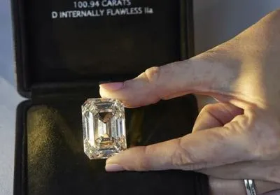 Бриллиант в 101 карат выставят на ювелирную распродажу в Женеве