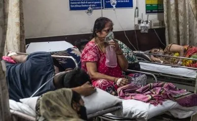 В Индии зафиксировали больше смертей от коронавируса за сутки за всю историю: штаты вводят локдаун