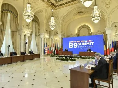 На саміті "Бухарестської дев'ятки" країни НАТО заявили про підтримку України та її суверенітету